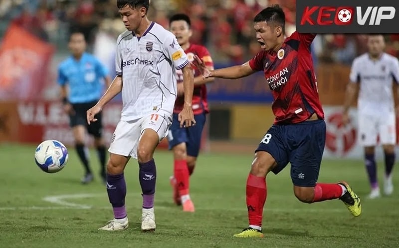 Tuấn Dương thi đấu cho Công an Hà Nội tại V.League 1